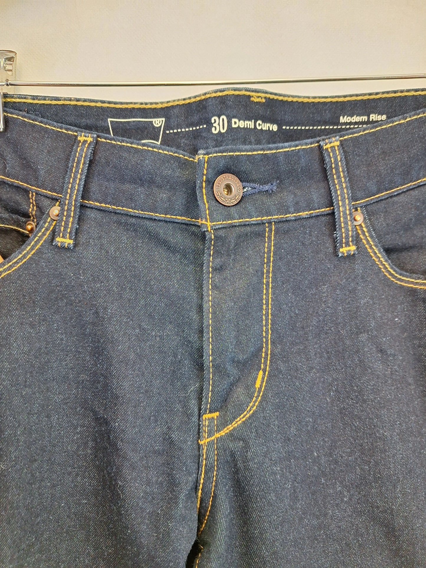 Levi's Modern Rise Skinny Jeans Size L by SwapUp-Online Second Hand Store-Online Thrift Store