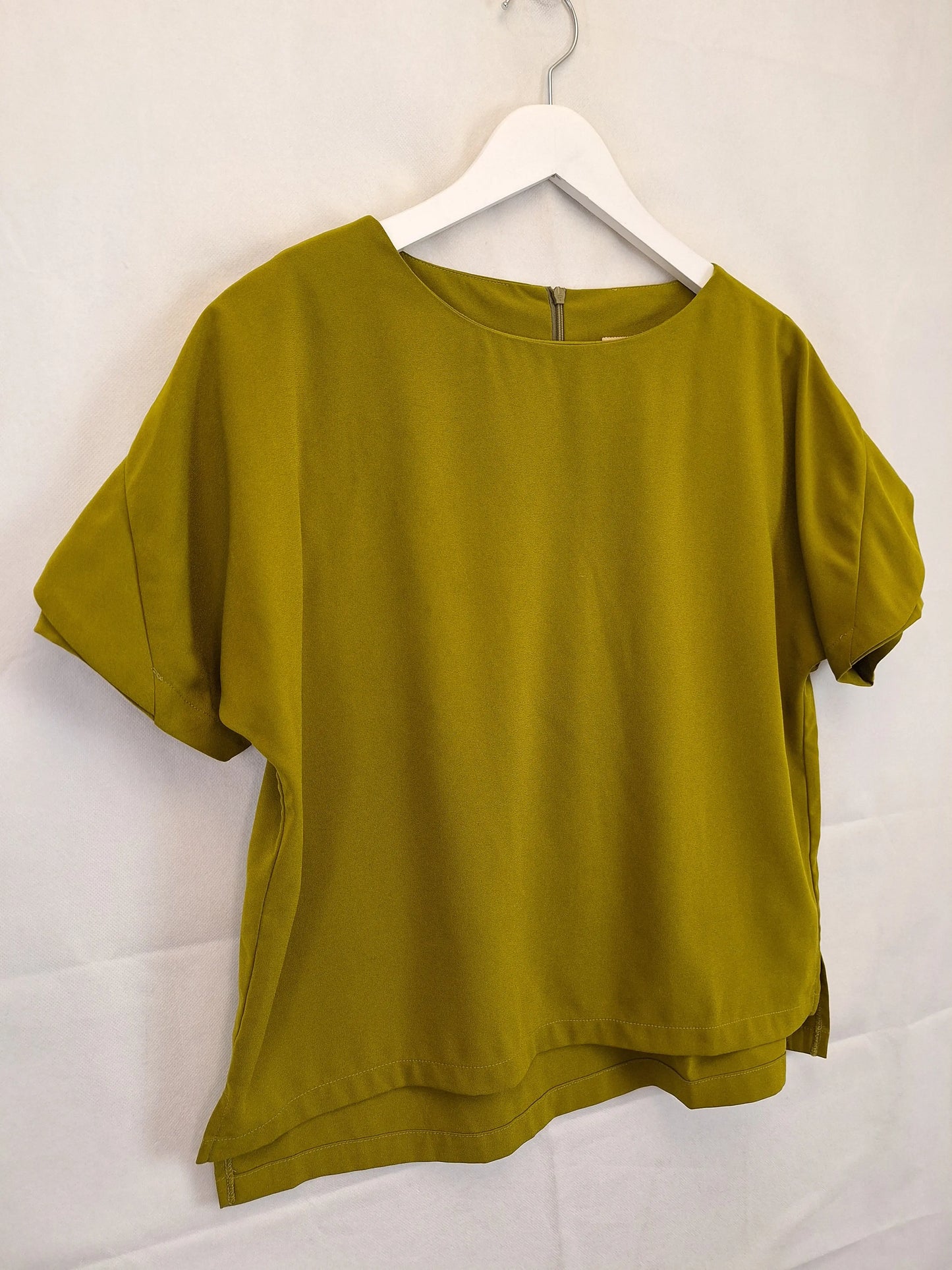 Sans & Sans Classic Moss Everyday Top Size M by SwapUp-Online Second Hand Store-Online Thrift Store