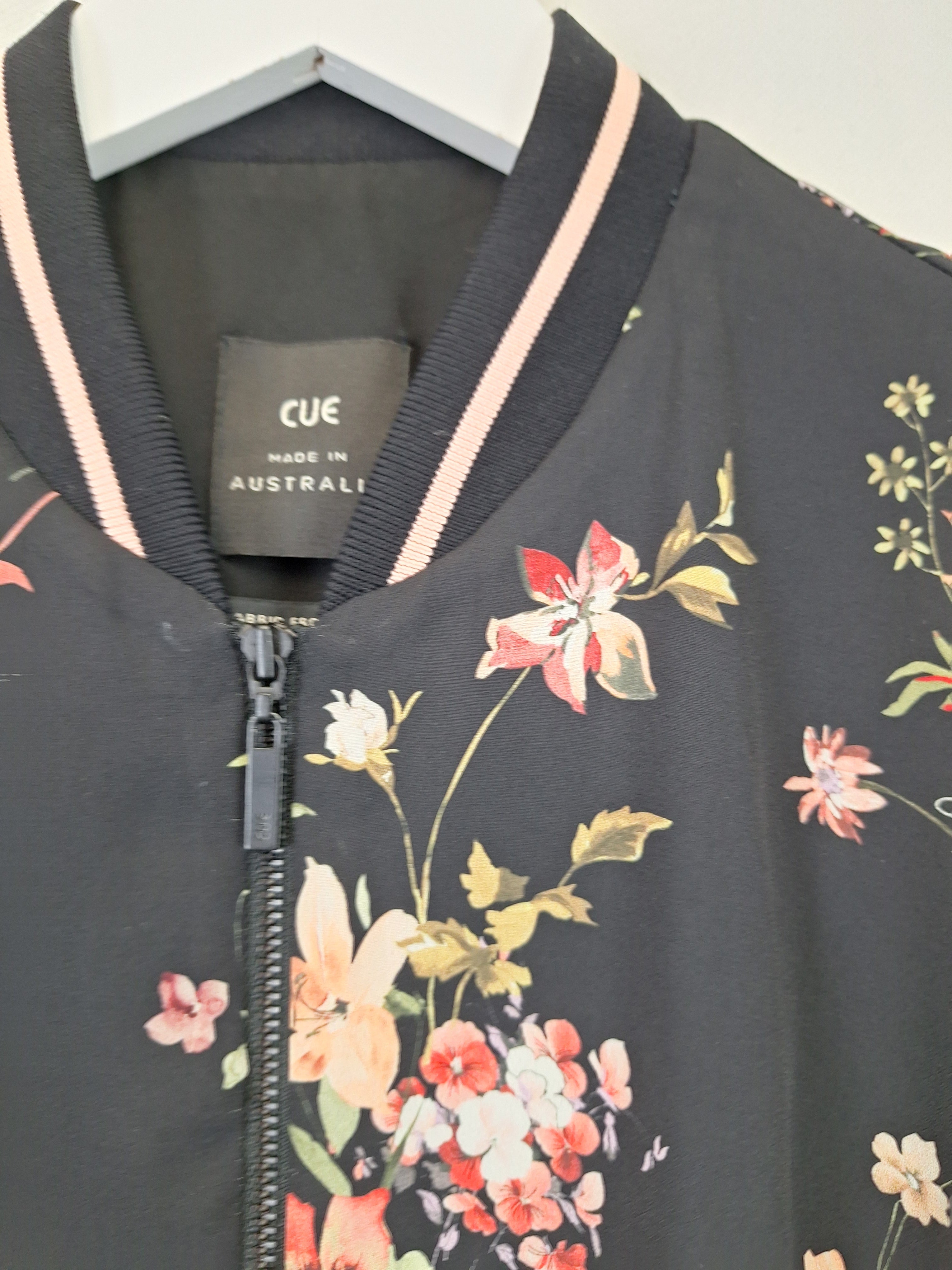 Cue Essential Floral Bomber Jacket Size 10 – SwapUp