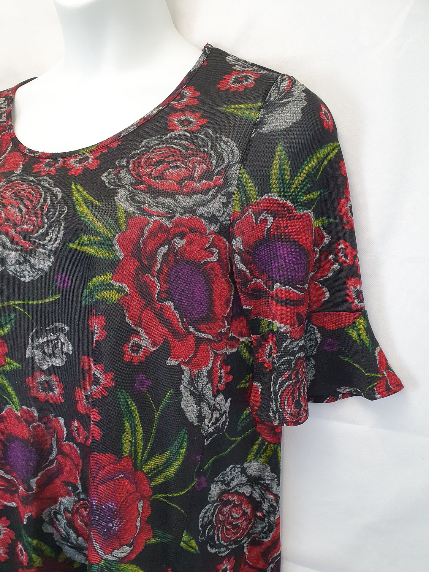 Taking Shape Winter Floral Tunic Top Size XXS Plus by SwapUp-Online Second Hand Store-Online Thrift Store