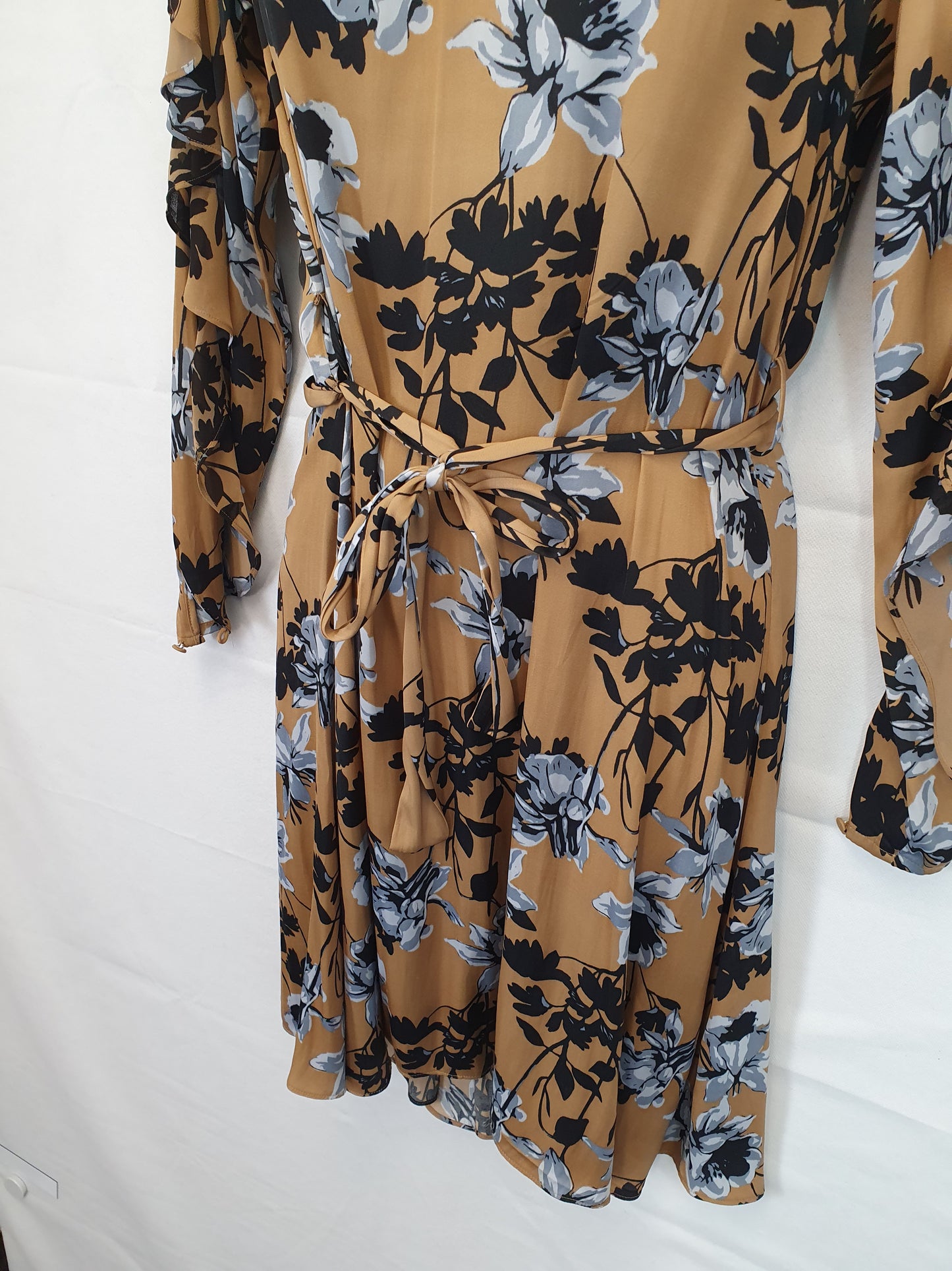 Witchery Frill Sleeve Autumn Midi Dress Size 4 by SwapUp-Online Second Hand Store-Online Thrift Store