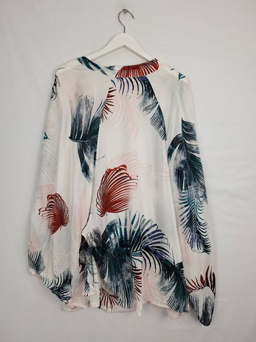 Second-Hand - Little Lies Leafy Palm Kimono Cardigan Size S - SwapUp