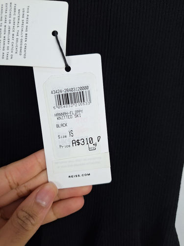 Second-Hand - Reiss Flippy Knitted Mini Skirt Size XS - SwapUp