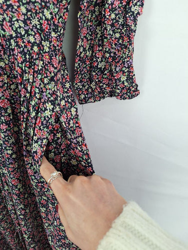 Second-Hand - Boho Pretty Gathered Floral Midi Dress Size S - SwapUp