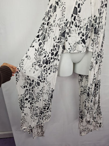 Second-Hand - Sass & Bide Cape Sleeve Penthouse Top Size 12 - SwapUp