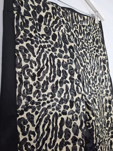 Second-Hand - Empire Rose Shimmer Leopard Slim Fit Pants Size M - SwapUp