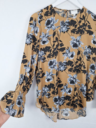 Second-Hand - Witchery Chic Satin Daffodil Blouse Size 8 - SwapUp