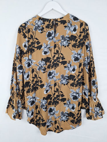 Second-Hand - Witchery Chic Satin Daffodil Blouse Size 8 - SwapUp