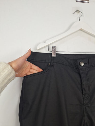 Second-Hand - Taking Shape Coated Black Slim Straight Jeans Size 20 - SwapUp