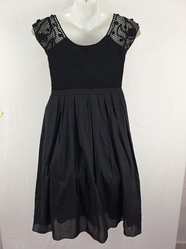 Second-Hand - Nougat London Crochet Floral Bust Pleat Midi Dress Size 12 - SwapUp