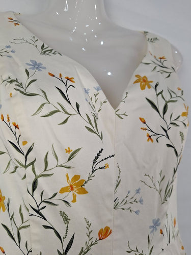 Second-Hand - Cue Cream Flower Plunge Neck Mini Dress Size 6 - SwapUp