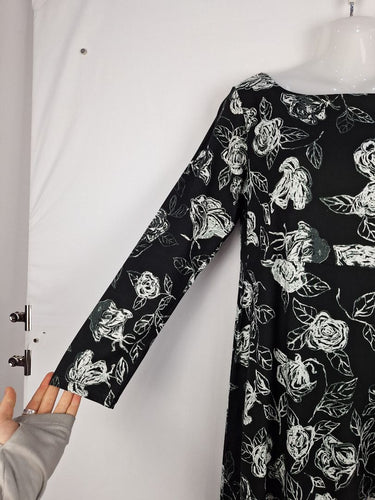 Second-Hand - Megan Salmon B&W Rose Boat Neck Midi Dress Size 10 - SwapUp