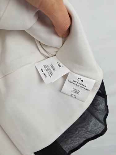 Second-Hand - Cue Fitted B&W Peplum Blouse Size 12 - SwapUp