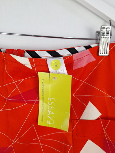 Second-Hand - Essaye Red Triangular Pattern Midi Skirt Size XXXL - SwapUp