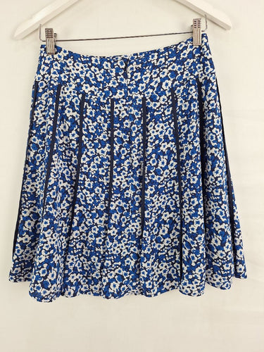 Second-Hand - Review Pretty Cobalt Floral Mini Skirt Size 8 - SwapUp