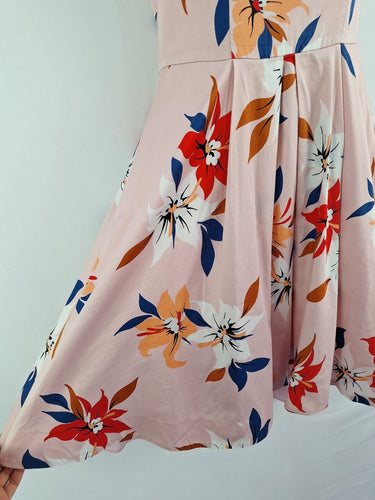 Second-Hand - Cue Musk Floral Pleated Midi Dress Size 8 - SwapUp