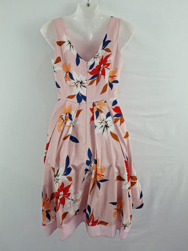 Second-Hand - Cue Musk Floral Pleated Midi Dress Size 8 - SwapUp