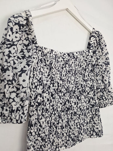 Second-Hand - Sportscraft Shirred Bodice Navy Floral Top Size 6 - SwapUp