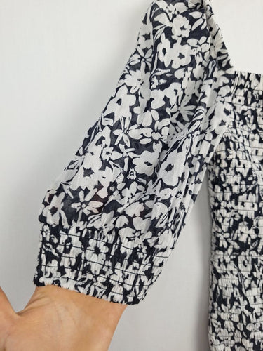 Second-Hand - Sportscraft Shirred Bodice Navy Floral Top Size 6 - SwapUp