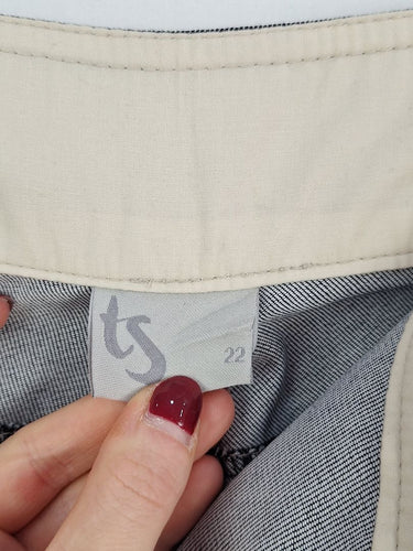 Second-Hand - Taking Shape Grey Mid Weight Contrast Stitch Capri Pants Size 22 - SwapUp