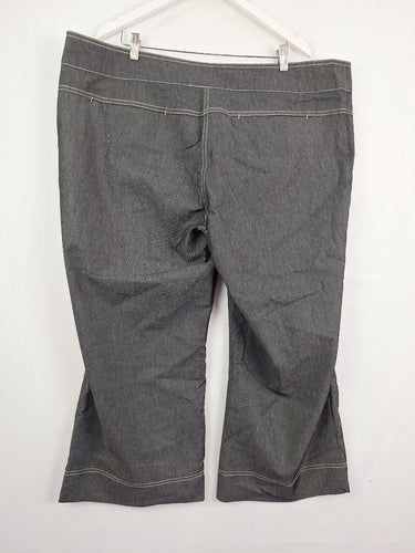 Second-Hand - Taking Shape Grey Mid Weight Contrast Stitch Capri Pants Size 22 - SwapUp