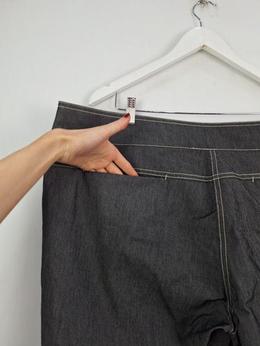 Second-Hand - Taking Shape Grey Mid Weight Contrast Stitch Capri Pants Size 22 - SwapUp