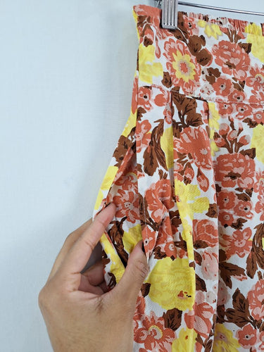 Second-Hand - S/W/F Bright Florals Tapered Pants Size S - SwapUp