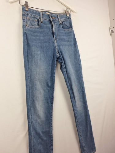 Second-Hand - Levi High Rise Skinny Classic Jeans Size 8 - SwapUp