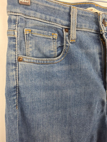 Second-Hand - Levi High Rise Skinny Classic Jeans Size 8 - SwapUp