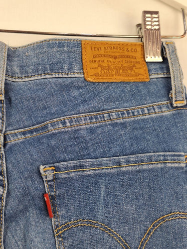 Second-Hand - Levi High Rise Skinny Classic Jeans Size 8 - SwapUp