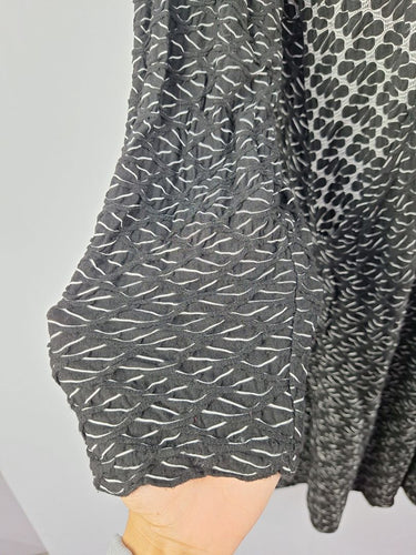 Second-Hand - Blue Illusion Monochrome Wavy Textured Stretch Dress Size XXXL - SwapUp