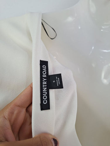 Second-Hand - Country Road White One Shoulder Sleek Top Size S - SwapUp