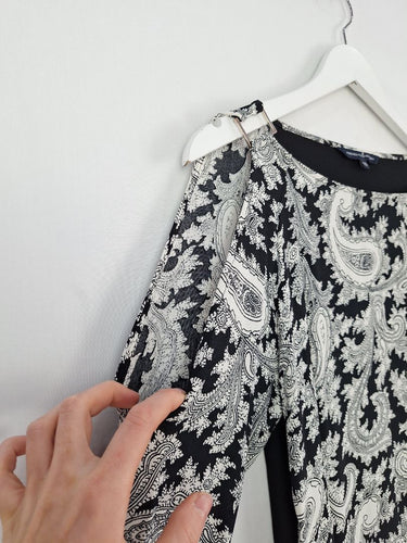 Second-Hand - French Connection Black & White Cold Shoulder Top Size 10 - SwapUp