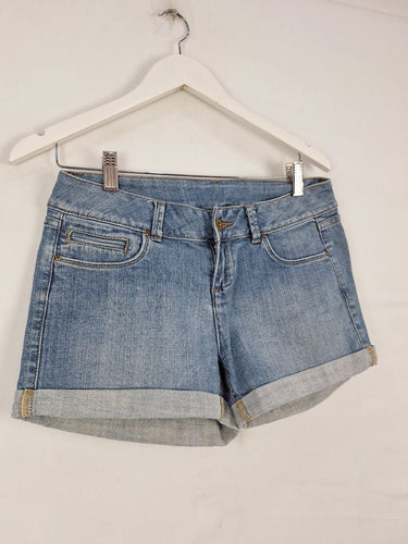 Second-Hand - Witchery Cuffed Washed Denim Shorts Size 8 - SwapUp
