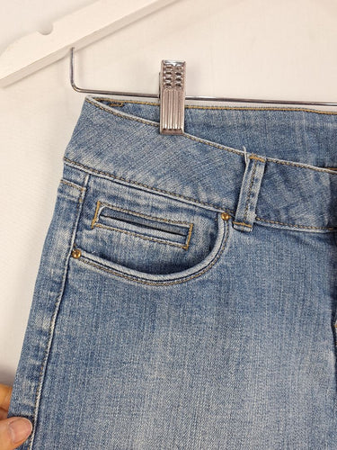 Second-Hand - Witchery Cuffed Washed Denim Shorts Size 8 - SwapUp