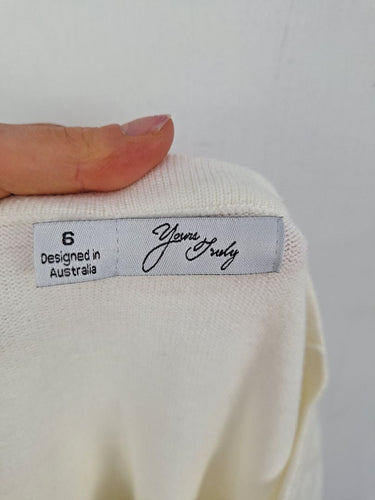 Second-Hand - Yours Truly Cute Fine Knit Mini Dress Size 6 - SwapUp