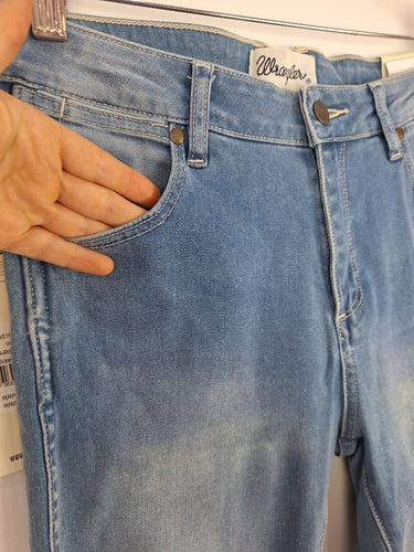 Second-Hand - Wrangler Ariel Blue Tapered Mid Rise Jeans Size 8 - SwapUp