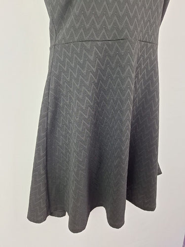 Second-Hand - Stella Chevron Swing Midi Dress Size 14 - SwapUp