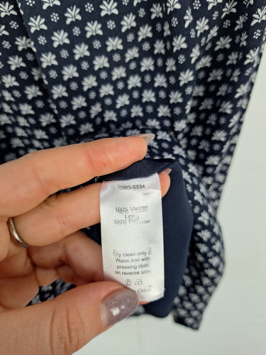 Second-Hand - Anna Thomas Navy Blossom Shimmer Waist Midi Skirt Size M - SwapUp