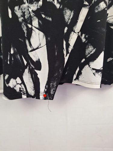 Second-Hand - Liz Jordan Wavy Marble Monochrome Midi Dress Size M - SwapUp
