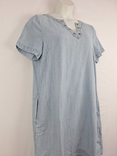 Second-Hand - Blue Illusion Light Wash Grommet Breezy Mini Dress Size XL - SwapUp