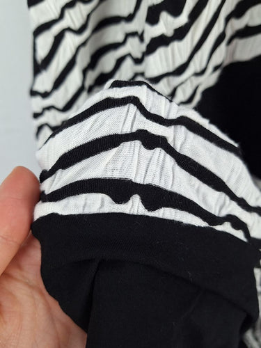 Second-Hand - Taking Shape Monochrome Balloon Style Midi Dress Size XS - SwapUp