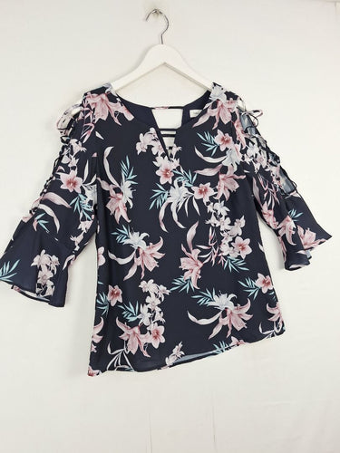 Second-Hand - Floral Print Blouse With Laced Sleeves Size - SwapUp