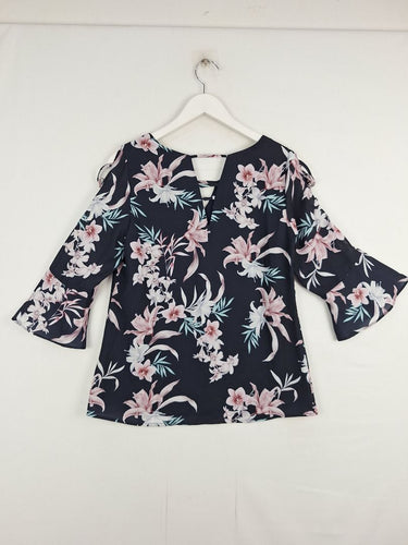 Second-Hand - Floral Print Blouse With Laced Sleeves Size - SwapUp