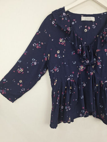 Second-Hand - Auguste Dainty Lilac Floral Blouse Size 10 - SwapUp
