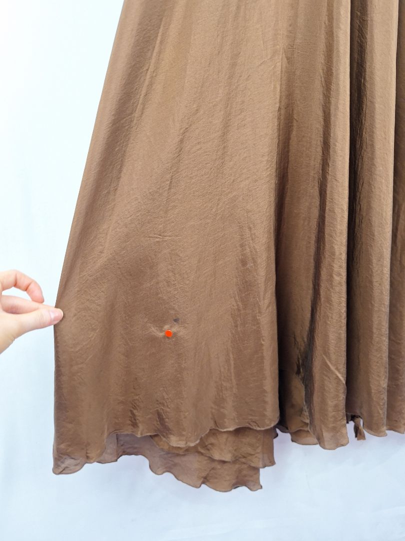 Second-Hand Lisa Brown Elegant Brown V Neck Ruffle Silk Dress One Size SwapUp Second-Hand Lisa Brown Elegant Brown V Neck Ruffle Silk Dress One Size SwapUp
