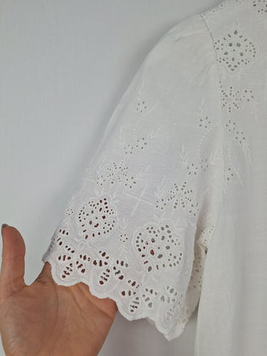 Second-Hand - Decjuba Pretty Broderie Frilled Blouse Size 10 - SwapUp