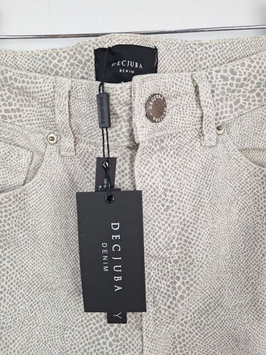 Second-Hand - Decjuba Grey Reptile High Rise Skinny Jeans Size 8 - SwapUp
