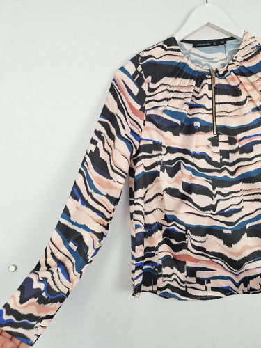 Second-Hand - Karen Millen Satin Quarter Zip Wavy Blur Top Size 8 - SwapUp