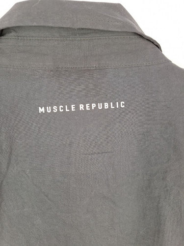 Second-Hand - Muscle Republic Classic Curved Pocket Shirt Size XL - SwapUp